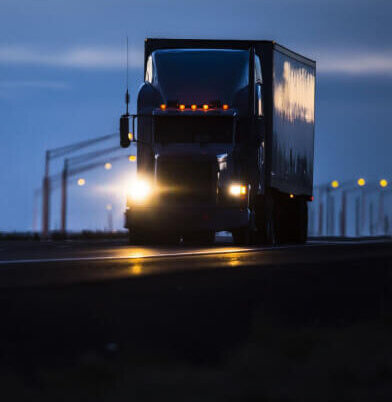 Lorry on the road at night / Ciężarówka na drodze w nocy
