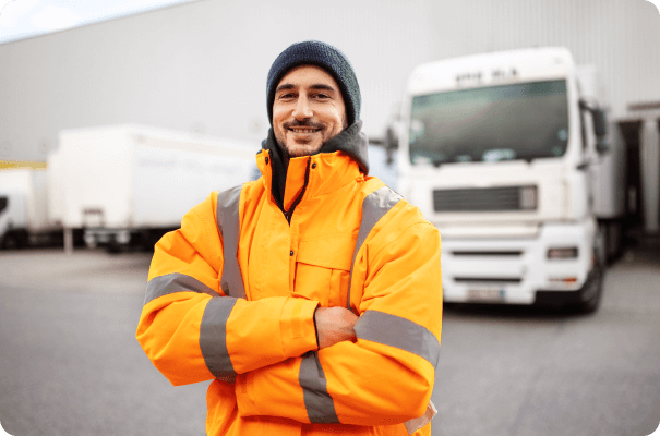 Man smiling in front of the lorry / Uśmiechnięty mężczyzna przed ciężarówką