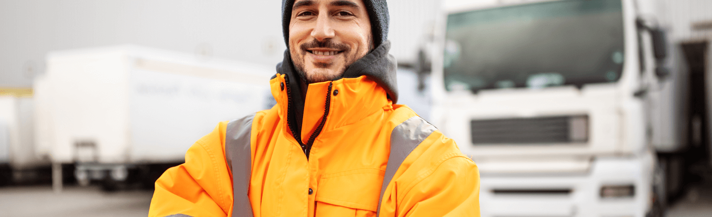 Smiling man in front of a truck / Uśmiechnięty mężczyzna przed ciężarówką